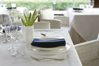 empty table in restaurant
