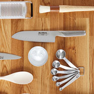 What is Mise en Place? Utensils, knives, chefs, cooking